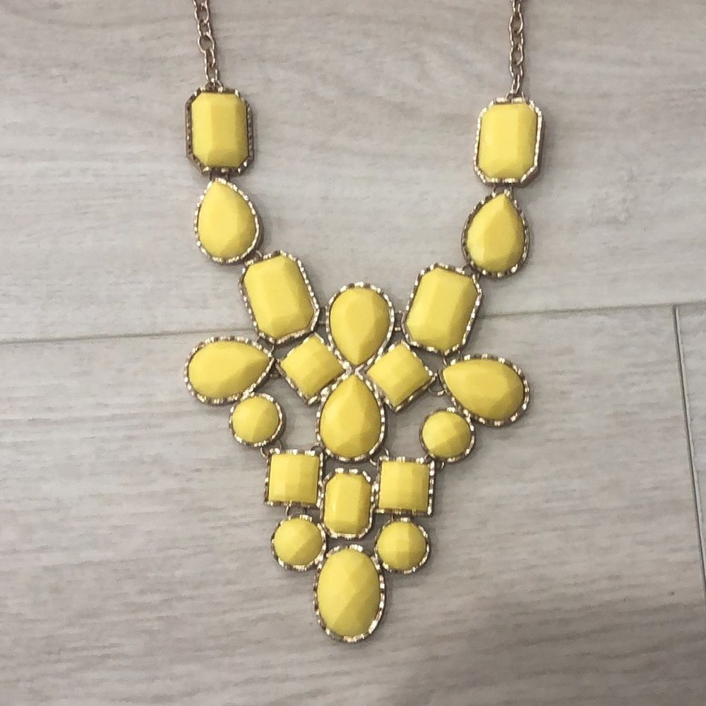 Yellow stone statement necklace - Picture 4 of 4